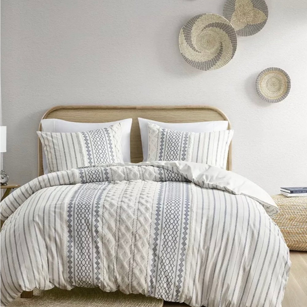 Ink and Ivy Imani cotton duvet 3 pc set.